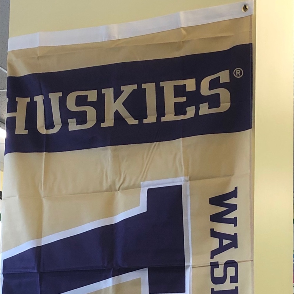 UW Flag...Proudly display your Purple & Gold Pride